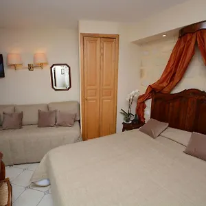 Hotel Familia, Paryż