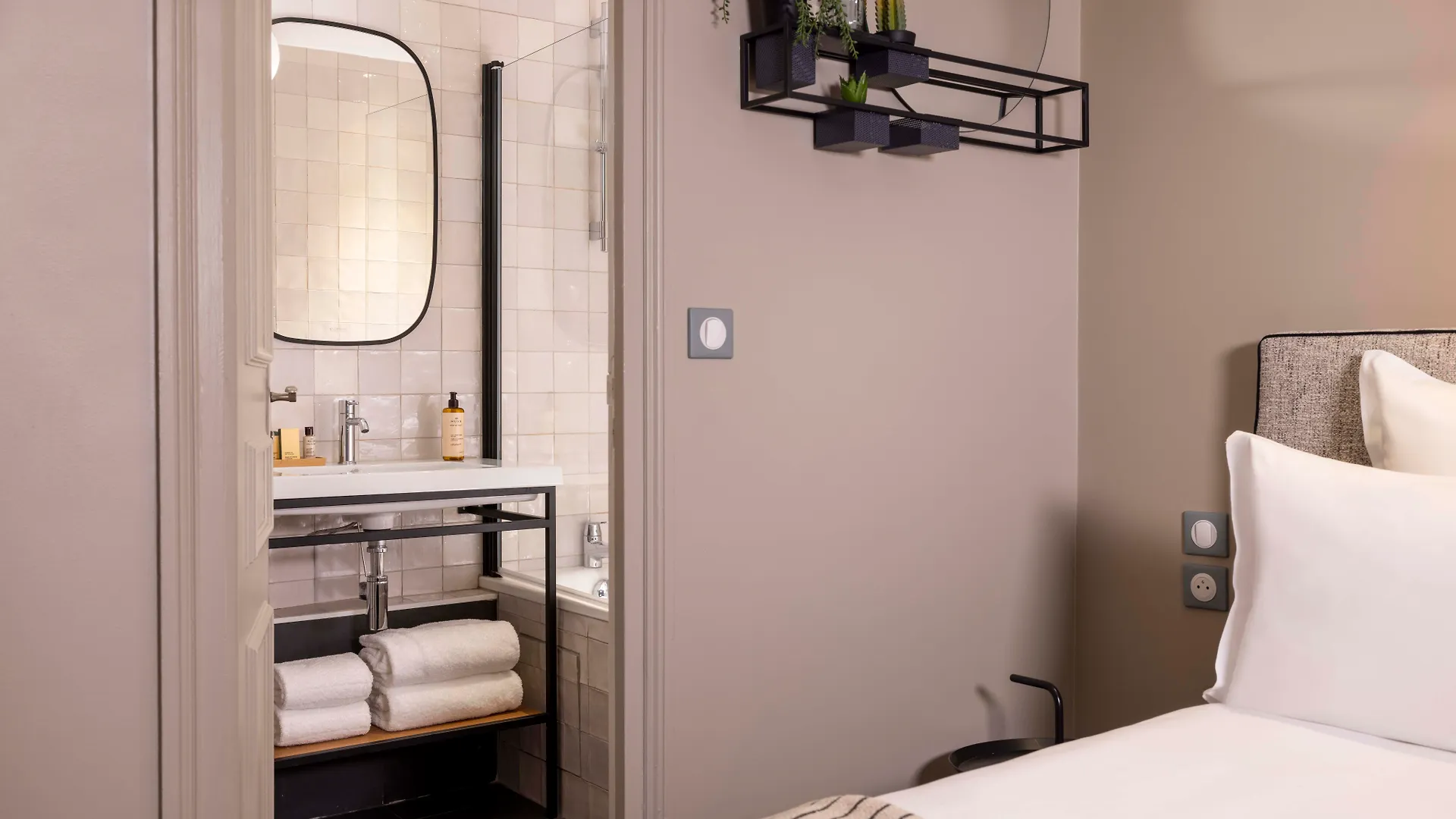 Hotel Helios Opera Paris